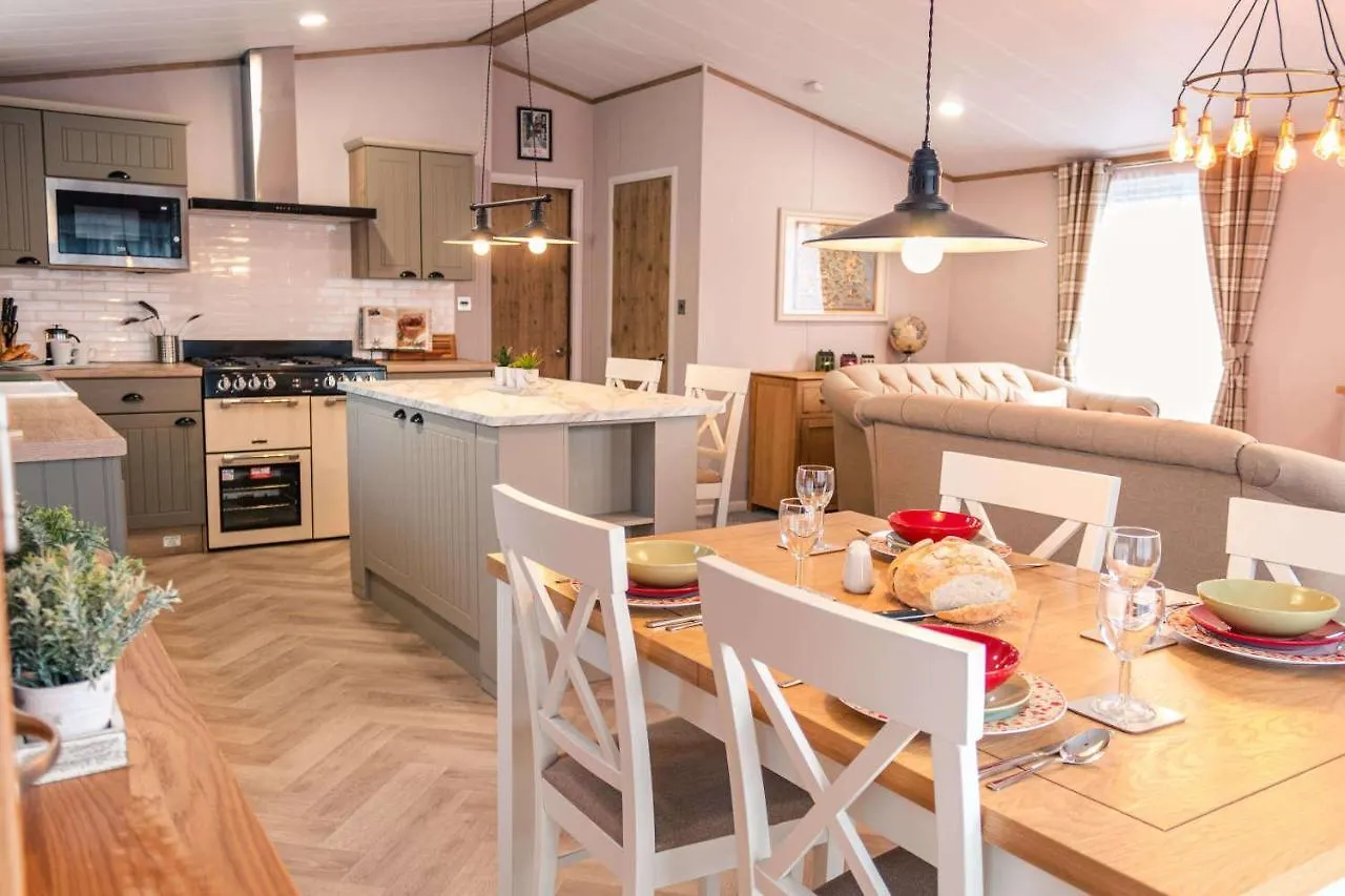 The White Rose Lodge With Hot Tub York