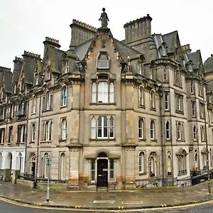 Castle Terrace 1 Bed Looking Onto Castle - Sleeps Upto 4 Edinburgh