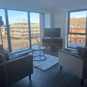 Icona - Brand New In Centre! Apartment